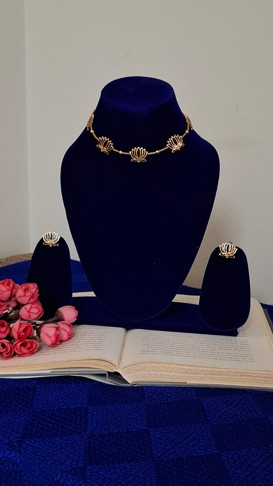 Lotus Choker